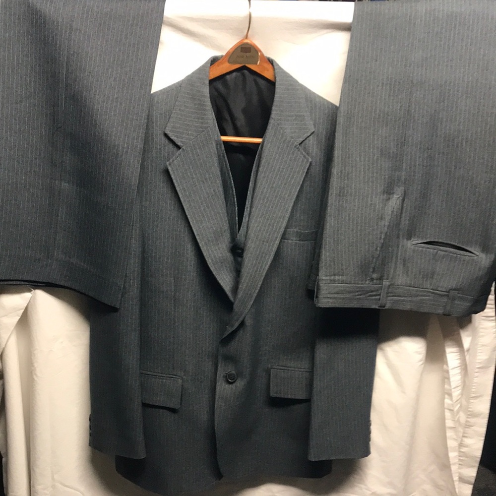 Haggar Classic Men's Gray Pinstripe Three-Piece Suit 46